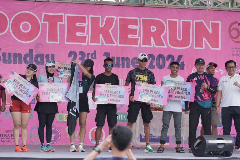 APOTEKERUN PERSEMBAHAN PC IAI KOTA KENDARI DALAM MEMPERINGATI HUT IAI KE-69
